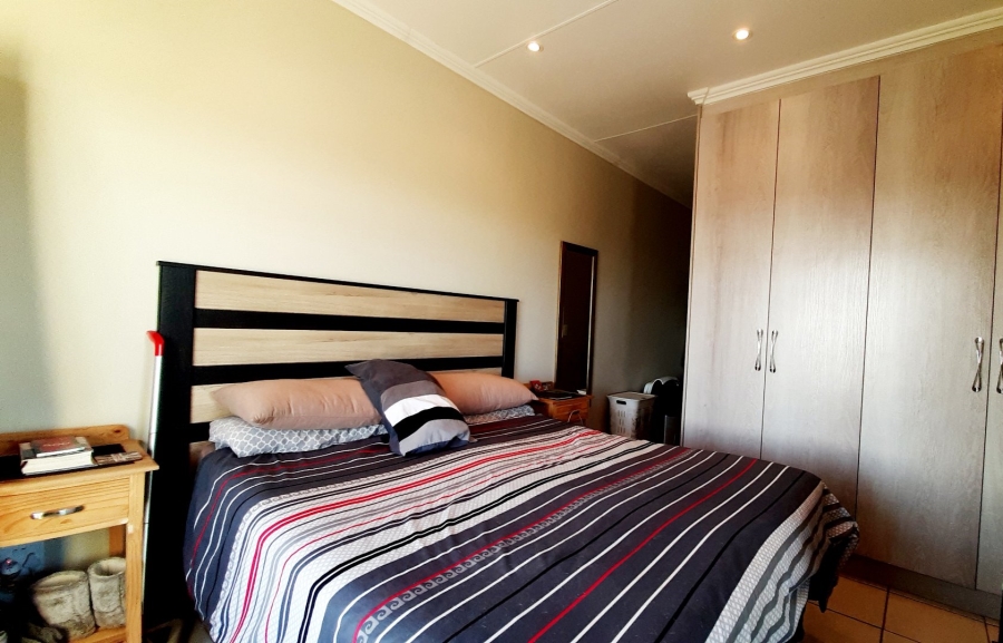 To Let 3 Bedroom Property for Rent in Blue Mountain Village Western Cape